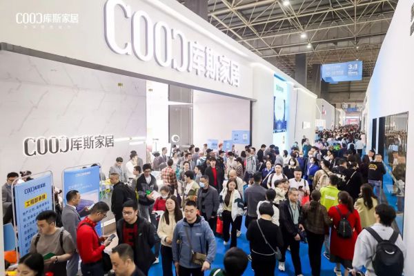 【品牌資訊】庫斯家居新品亮相東莞名家具展，首日現(xiàn)場人氣爆棚